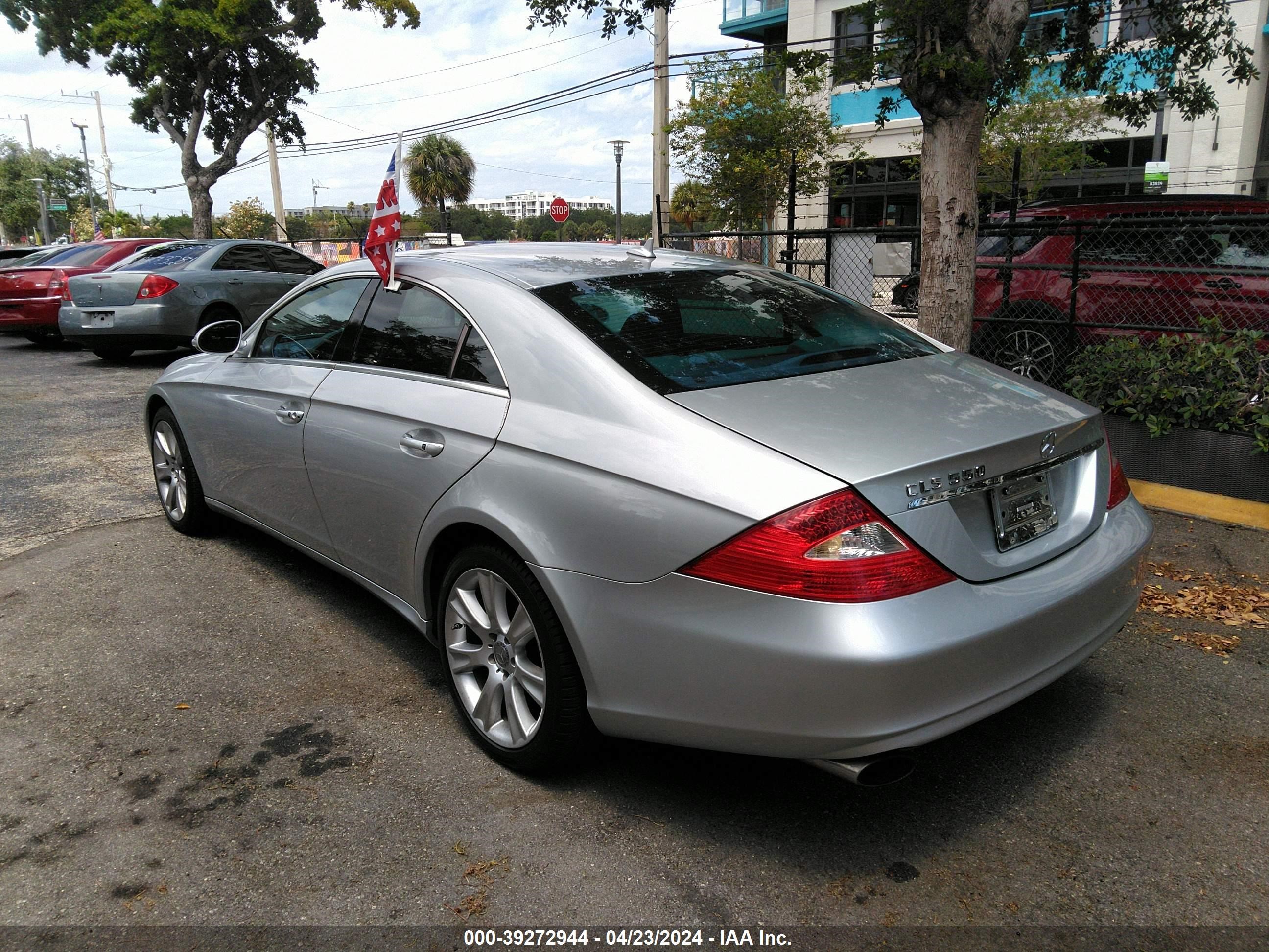 Photo 2 VIN: WDDDJ72X38A133932 - MERCEDES-BENZ NULL 