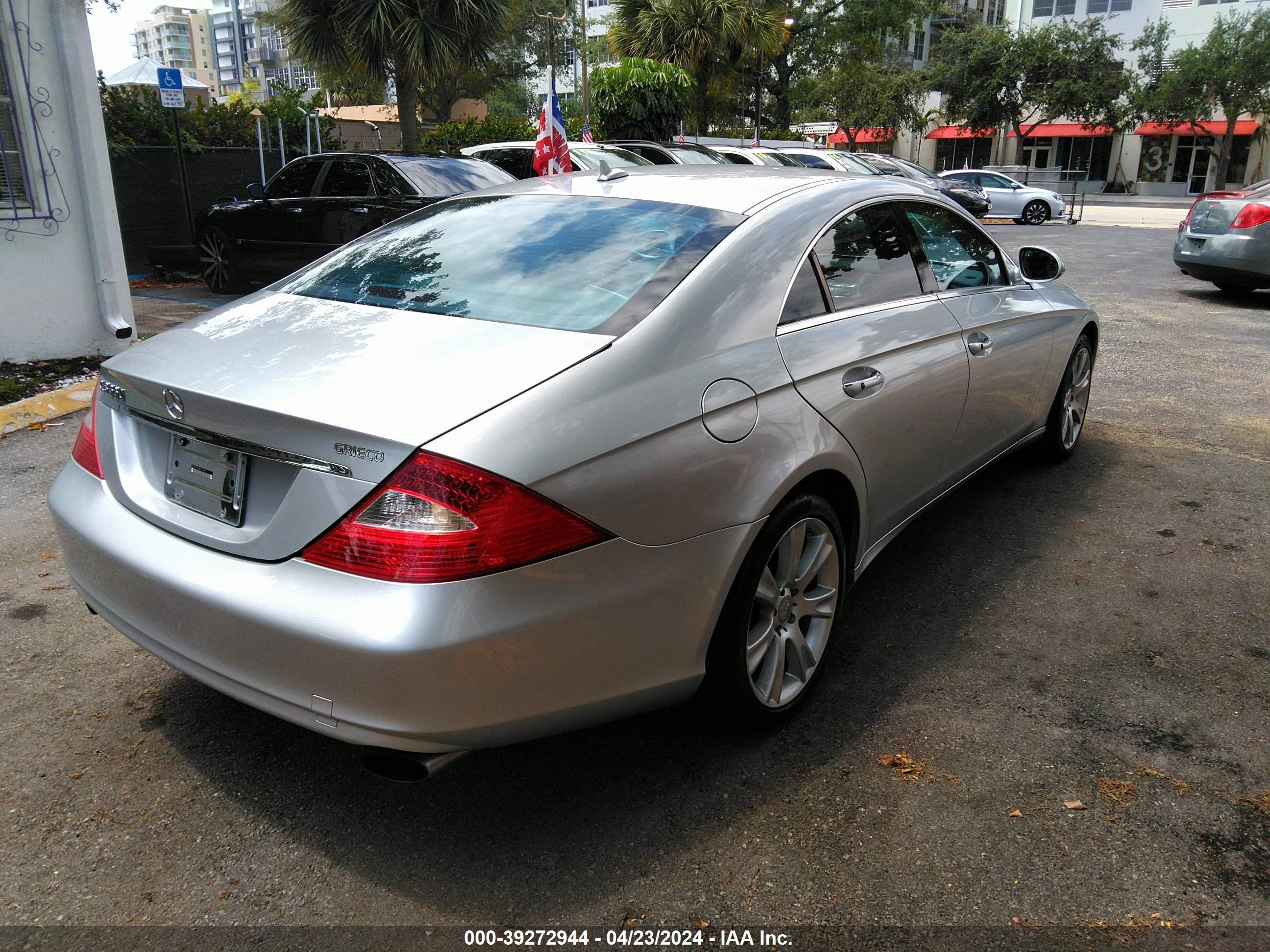 Photo 3 VIN: WDDDJ72X38A133932 - MERCEDES-BENZ NULL 