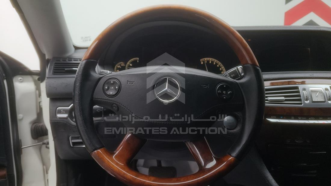 Photo 17 VIN: WDDEJ71X98A013493 - MERCEDES CL 