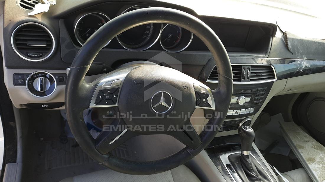 Photo 12 VIN: WDDGF3BB7DA821826 - MERCEDES C200 