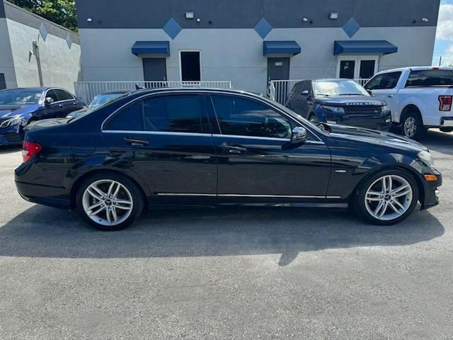 Photo 12 VIN: WDDGF4HB0CA644127 - MERCEDES-BENZ C-CLASS 