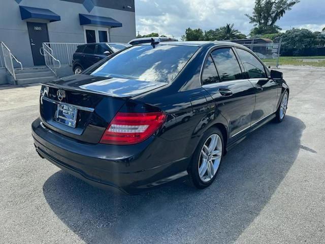 Photo 2 VIN: WDDGF4HB0CA644127 - MERCEDES-BENZ C-CLASS 