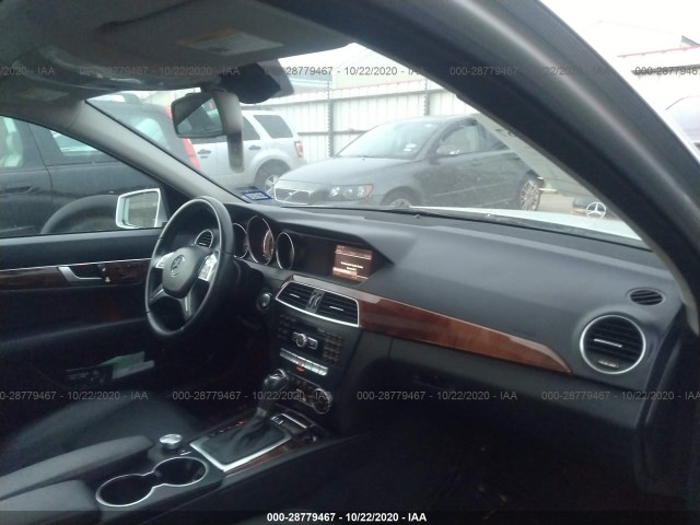 Photo 4 VIN: WDDGF4HB0CR223106 - MERCEDES-BENZ C-CLASS 