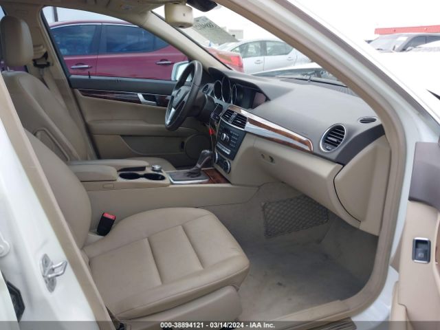 Photo 4 VIN: WDDGF4HB0DA761126 - MERCEDES-BENZ C 250 