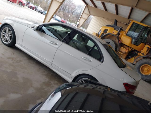 Photo 2 VIN: WDDGF4HB0DR248203 - MERCEDES-BENZ C 250 