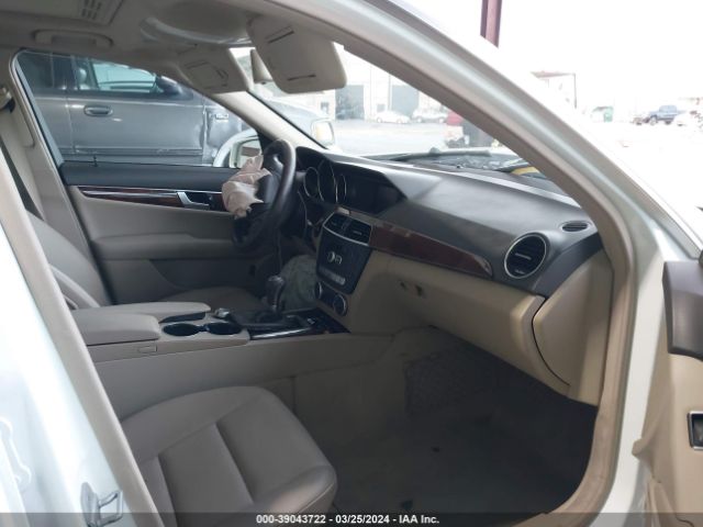 Photo 4 VIN: WDDGF4HB0DR260593 - MERCEDES-BENZ C 250 