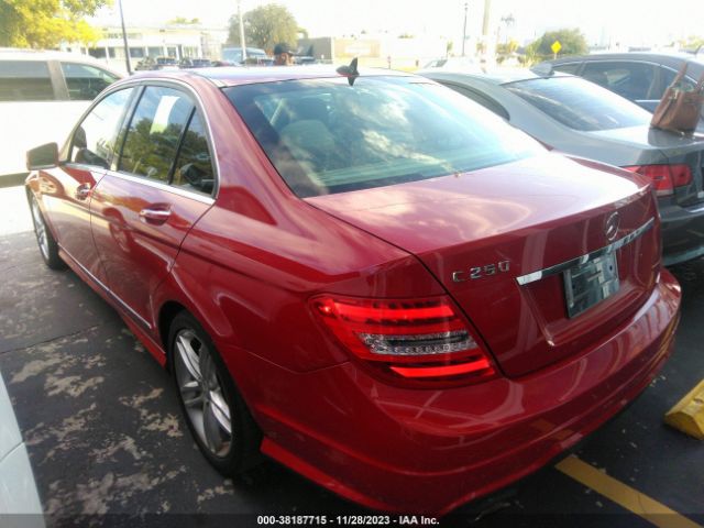 Photo 2 VIN: WDDGF4HB0DR261369 - MERCEDES-BENZ C 