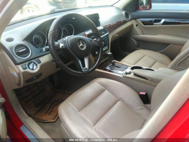 Photo 4 VIN: WDDGF4HB0DR261369 - MERCEDES-BENZ C 