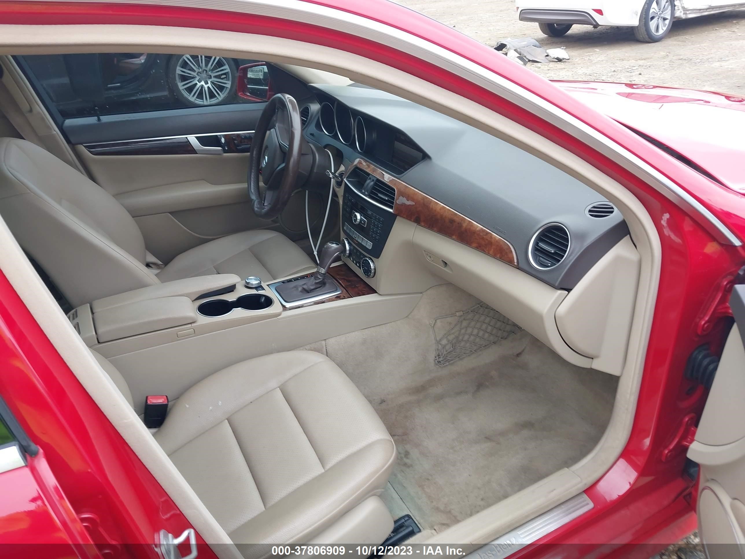 Photo 4 VIN: WDDGF4HB0DR270928 - MERCEDES-BENZ C-KLASSE 