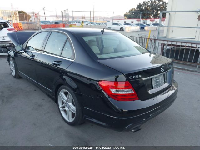 Photo 2 VIN: WDDGF4HB0DR271478 - MERCEDES-BENZ C 