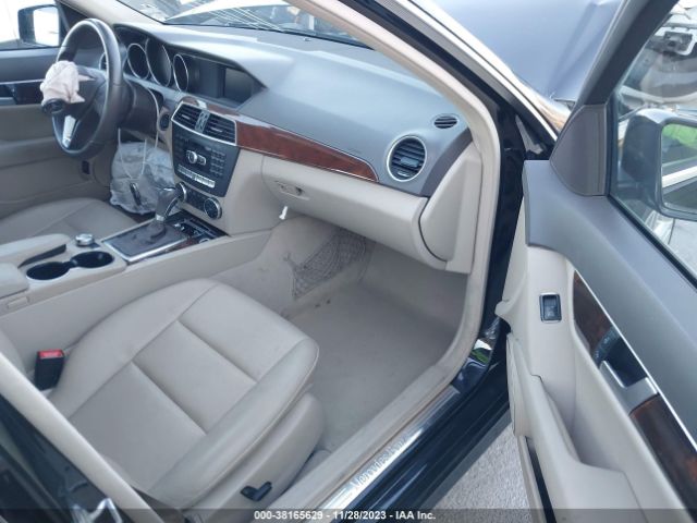 Photo 4 VIN: WDDGF4HB0DR271478 - MERCEDES-BENZ C 