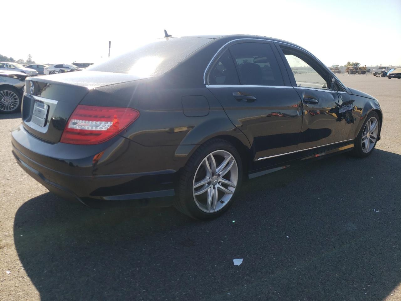 Photo 2 VIN: WDDGF4HB0DR280486 - MERCEDES-BENZ C-KLASSE 