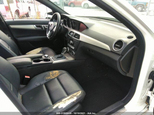 Photo 4 VIN: WDDGF4HB0DR299930 - MERCEDES-BENZ C-CLASS 