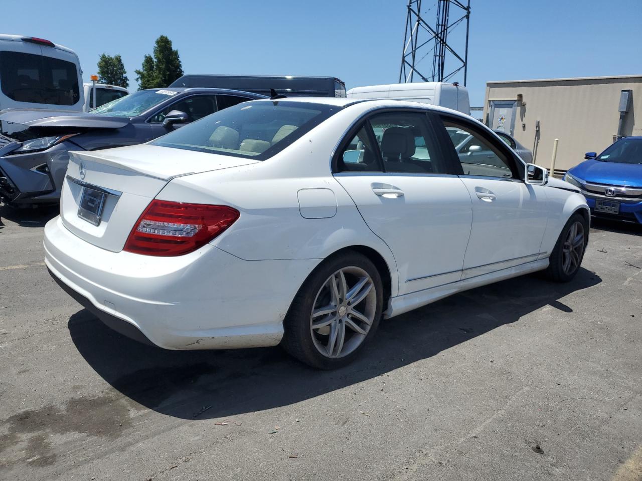 Photo 2 VIN: WDDGF4HB0EG242916 - MERCEDES-BENZ C-KLASSE 