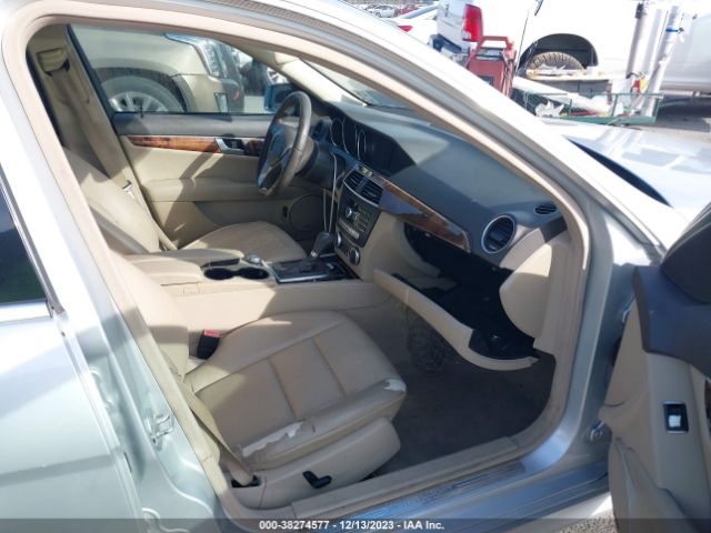 Photo 4 VIN: WDDGF4HB1CA655766 - MERCEDES-BENZ C-CLASS 