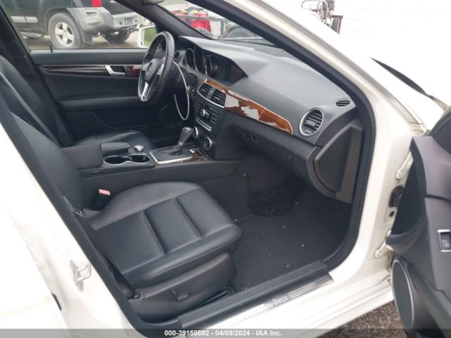 Photo 4 VIN: WDDGF4HB1CA672115 - MERCEDES-BENZ C 250 