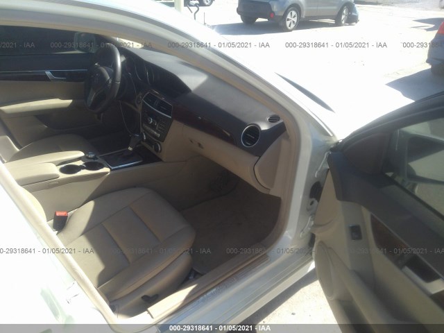 Photo 4 VIN: WDDGF4HB1CR215550 - MERCEDES-BENZ C-CLASS 