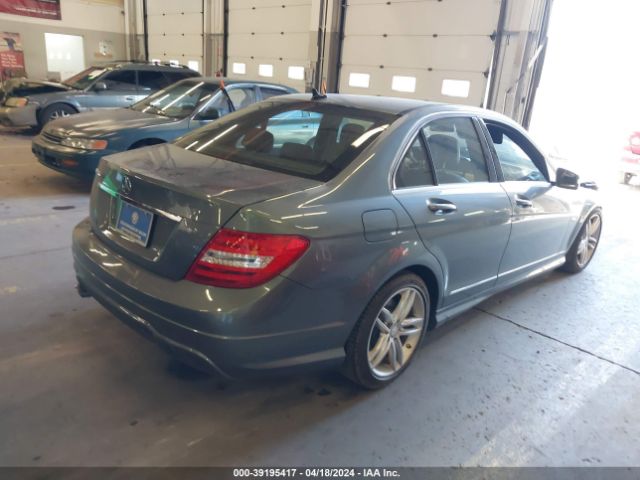 Photo 3 VIN: WDDGF4HB1CR227570 - MERCEDES-BENZ C 250 