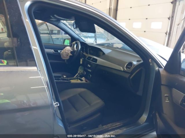 Photo 4 VIN: WDDGF4HB1CR227570 - MERCEDES-BENZ C 250 