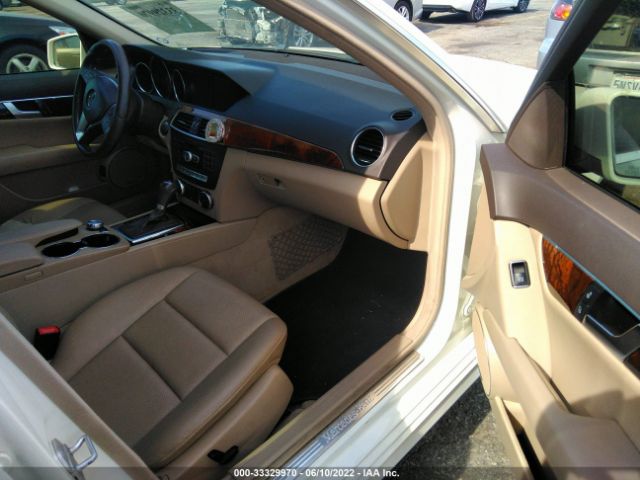 Photo 4 VIN: WDDGF4HB1CR232736 - MERCEDES-BENZ C-CLASS 