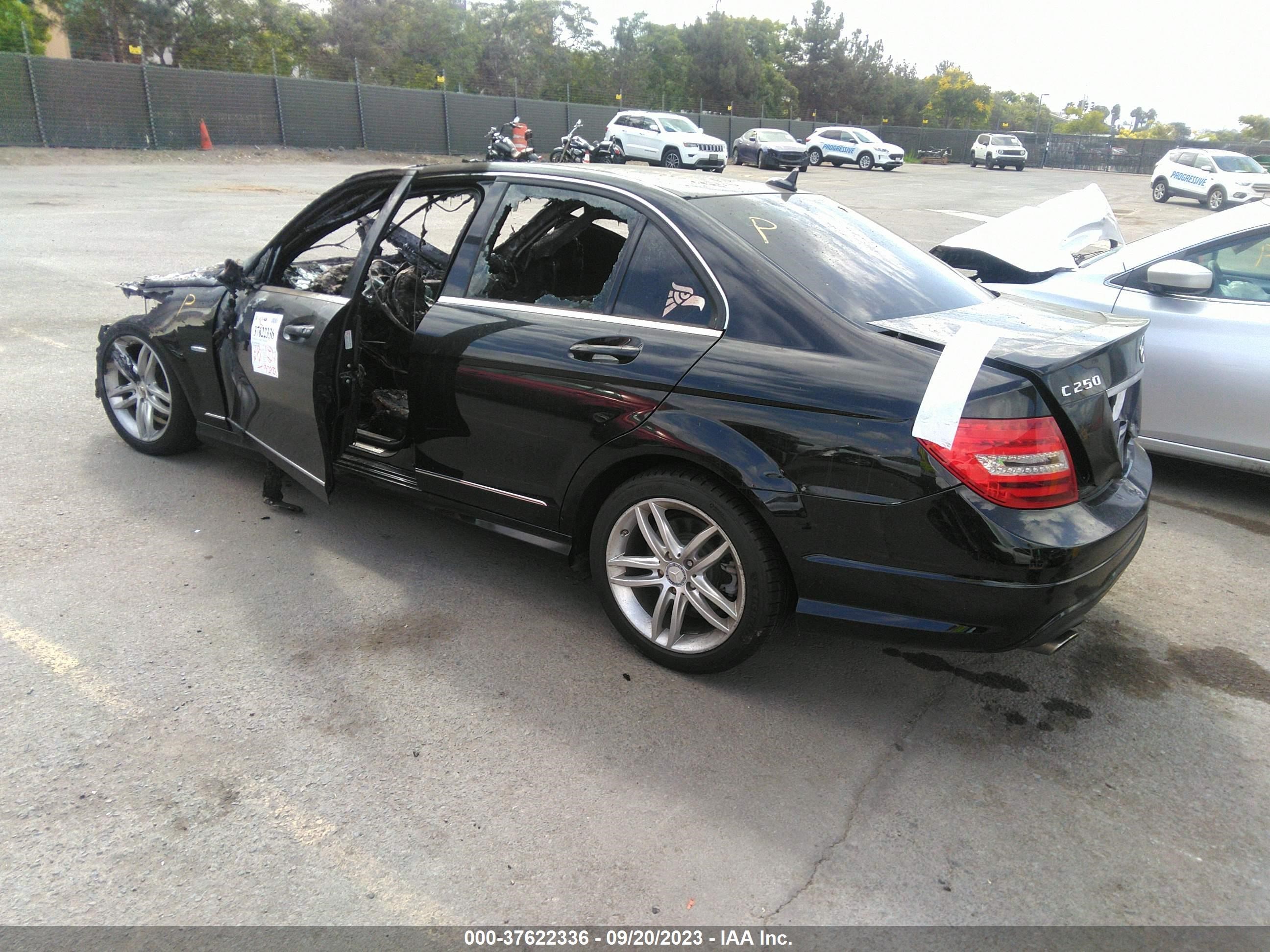 Photo 2 VIN: WDDGF4HB1CR240108 - MERCEDES-BENZ C-KLASSE 