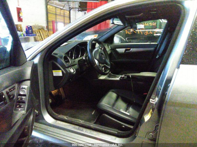 Photo 4 VIN: WDDGF4HB1DR253488 - MERCEDES-BENZ C-CLASS 