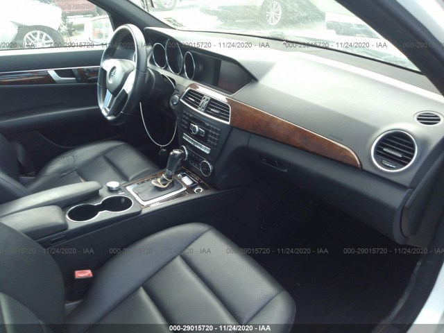 Photo 4 VIN: WDDGF4HB1DR256276 - MERCEDES-BENZ C-CLASS 