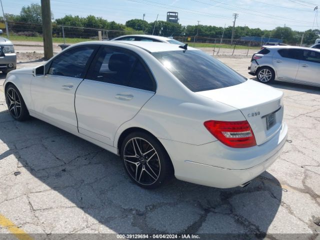 Photo 2 VIN: WDDGF4HB1DR262854 - MERCEDES-BENZ C 250 