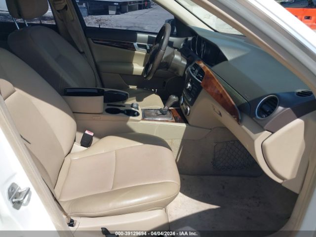 Photo 4 VIN: WDDGF4HB1DR262854 - MERCEDES-BENZ C 250 