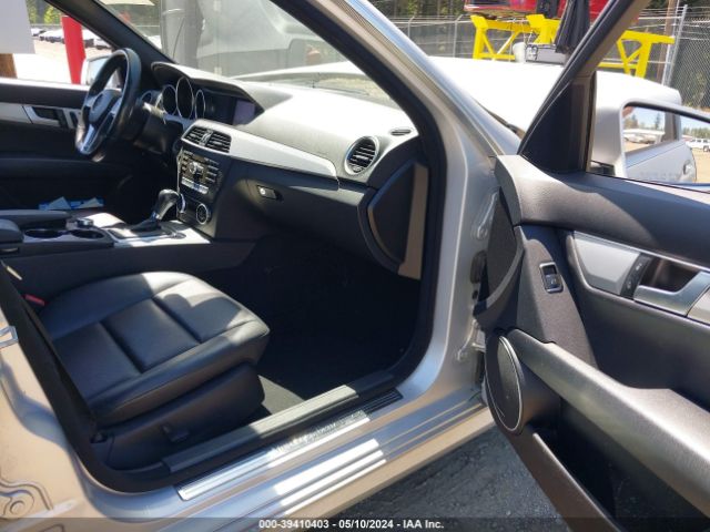 Photo 4 VIN: WDDGF4HB1DR268749 - MERCEDES-BENZ C 250 