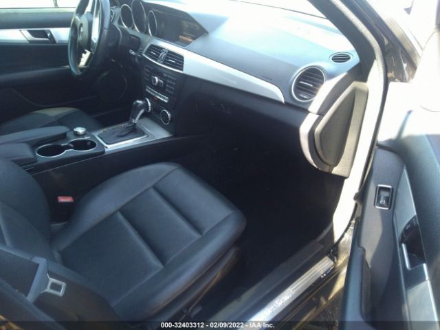 Photo 4 VIN: WDDGF4HB1DR280870 - MERCEDES-BENZ C-CLASS 