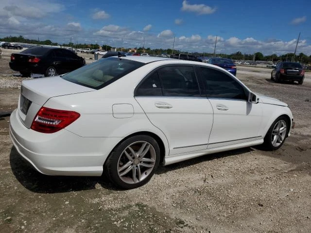 Photo 2 VIN: WDDGF4HB1DR287365 - MERCEDES-BENZ C 250 