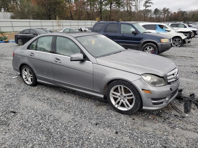 Photo 3 VIN: WDDGF4HB1DR296390 - MERCEDES-BENZ C-CLASS 