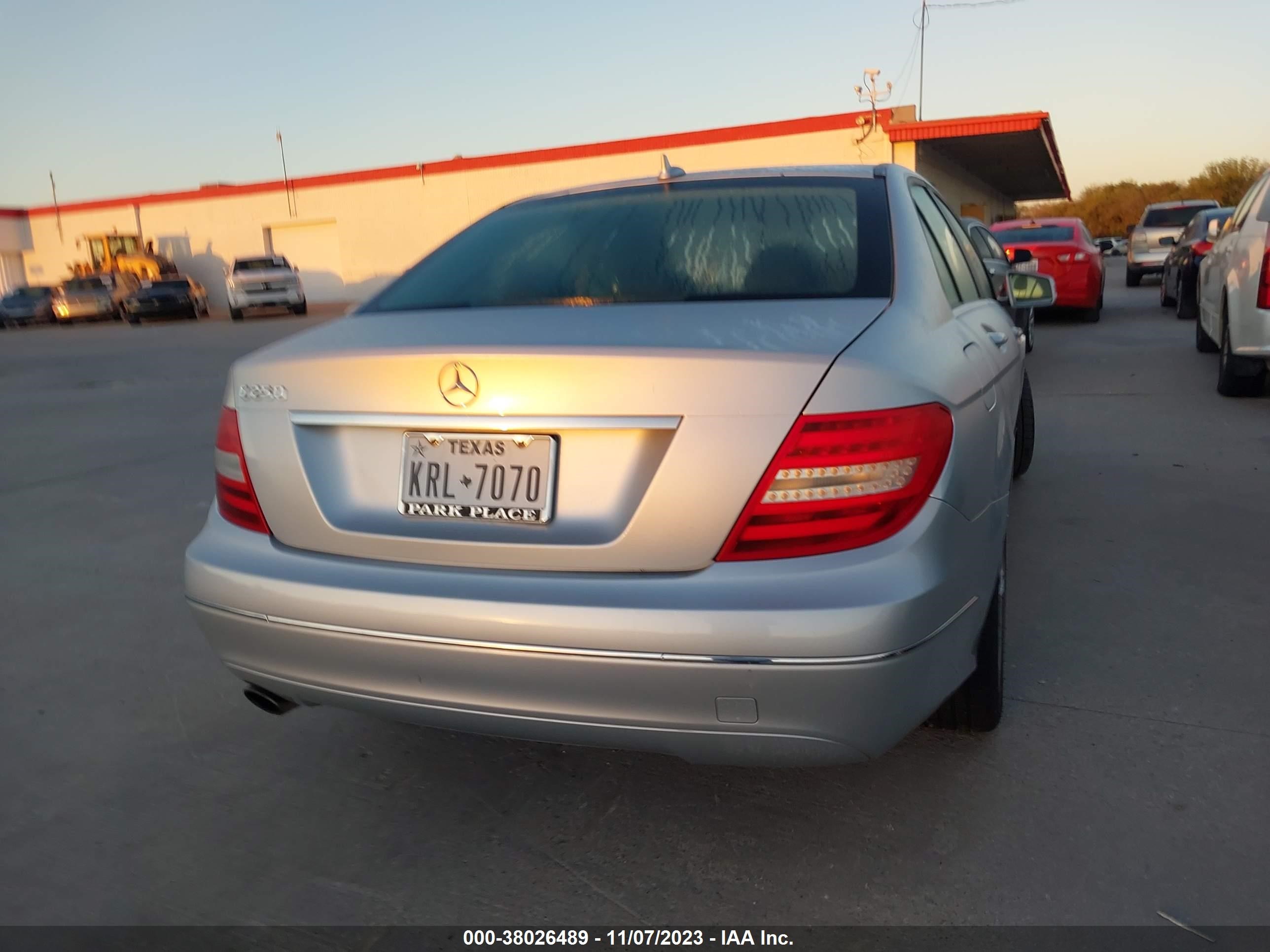 Photo 3 VIN: WDDGF4HB1EG183746 - MERCEDES-BENZ NULL 