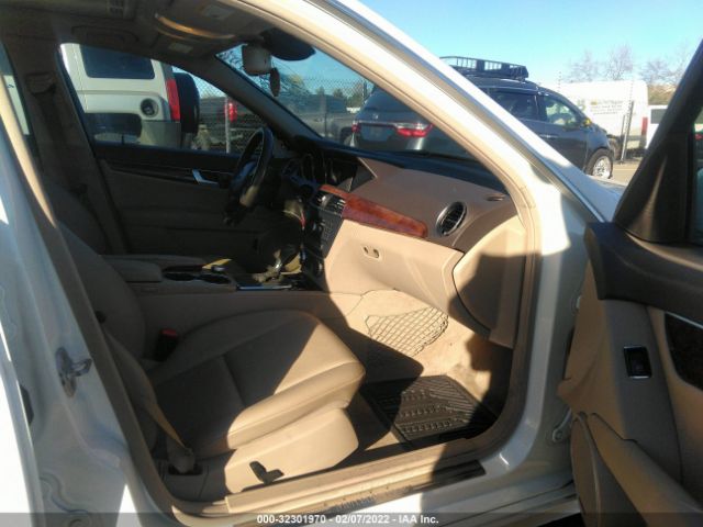 Photo 4 VIN: WDDGF4HB2CA602168 - MERCEDES-BENZ C-CLASS 