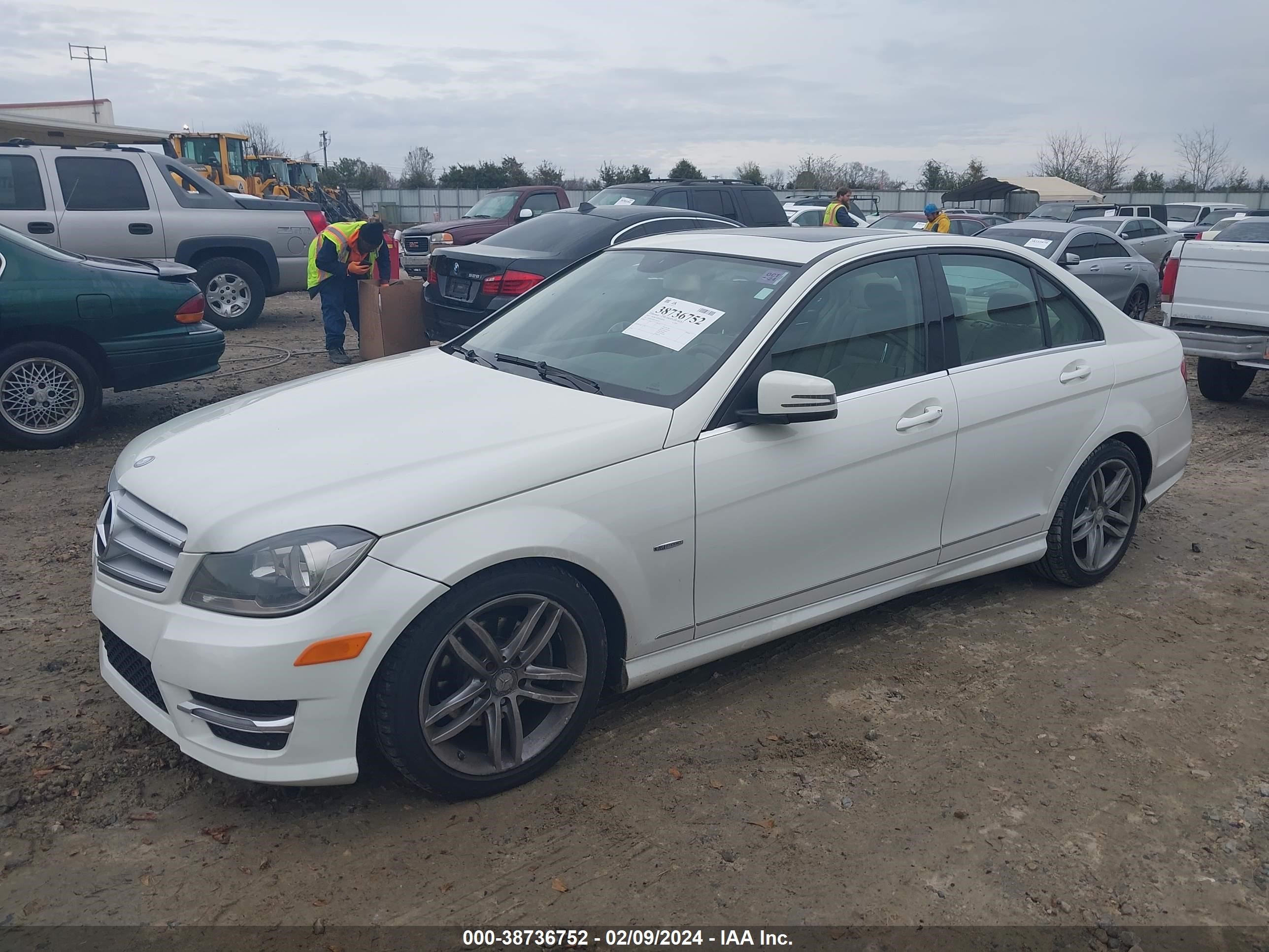 Photo 1 VIN: WDDGF4HB2CA653931 - MERCEDES-BENZ C-KLASSE 