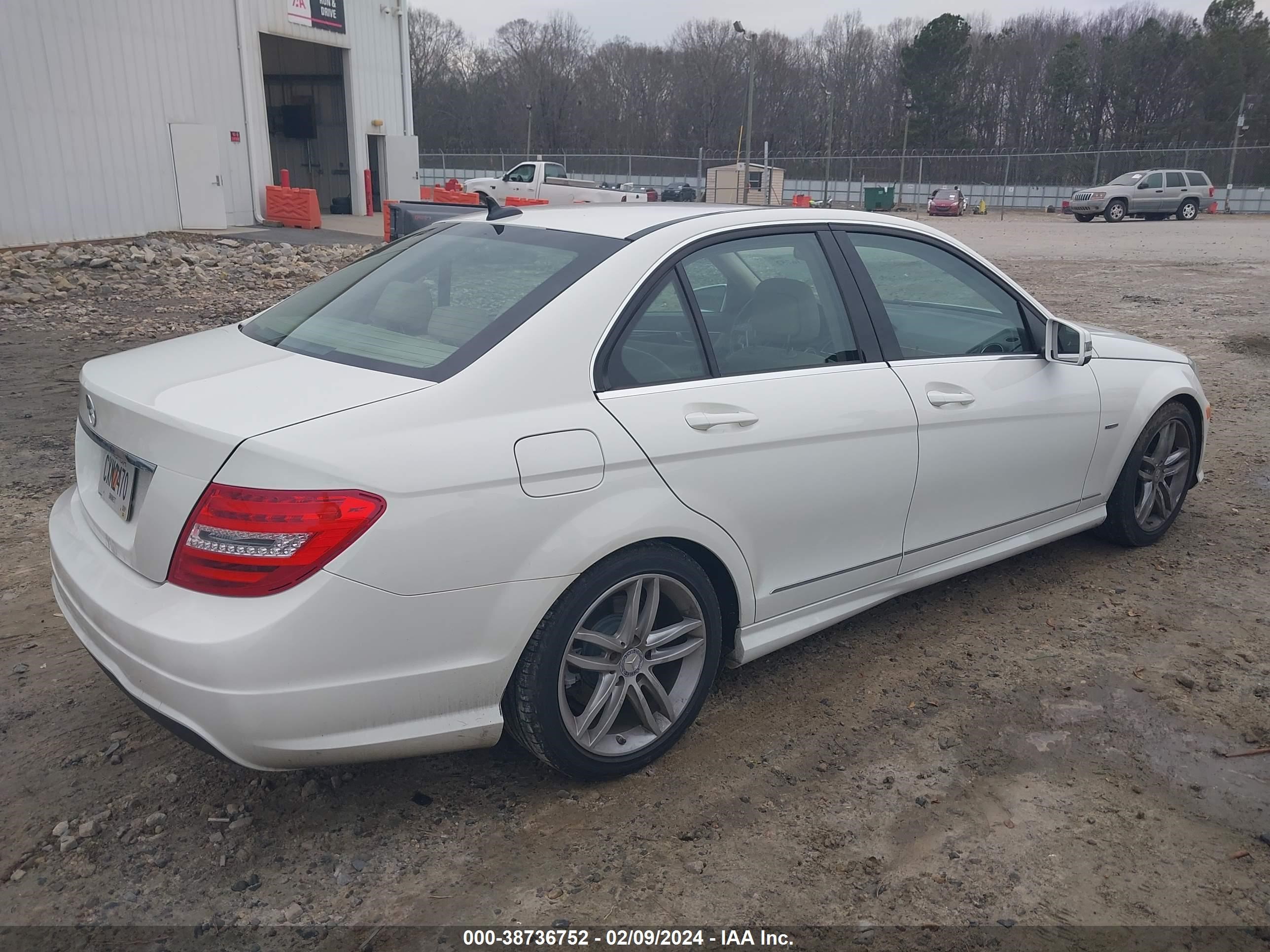 Photo 3 VIN: WDDGF4HB2CA653931 - MERCEDES-BENZ C-KLASSE 