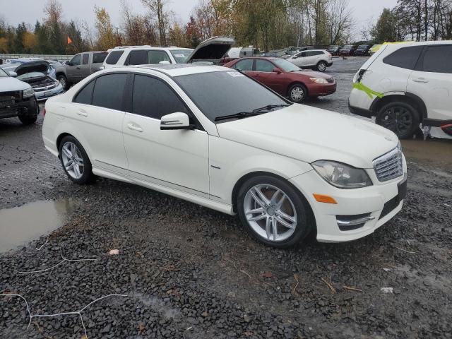 Photo 3 VIN: WDDGF4HB2CR207716 - MERCEDES-BENZ C 250 