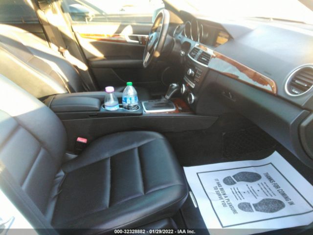 Photo 4 VIN: WDDGF4HB2CR215170 - MERCEDES-BENZ C-CLASS 