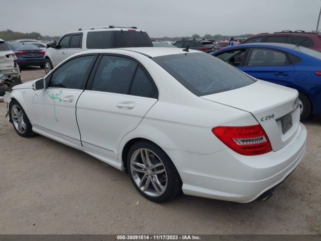 Photo 2 VIN: WDDGF4HB2DA864855 - MERCEDES-BENZ C 250 