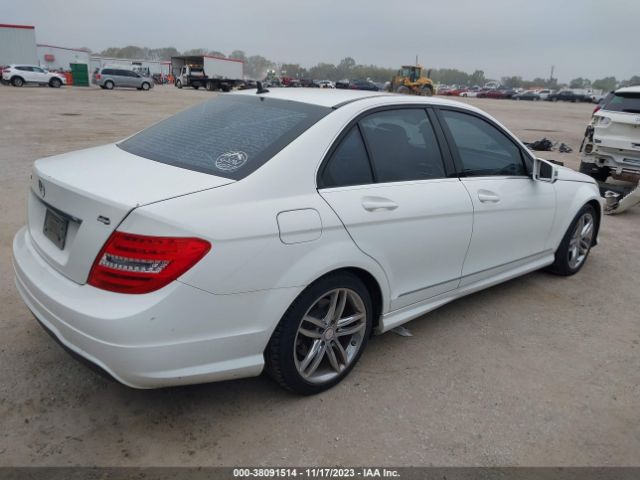 Photo 3 VIN: WDDGF4HB2DA864855 - MERCEDES-BENZ C 250 