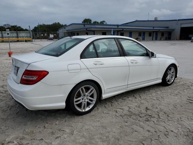 Photo 2 VIN: WDDGF4HB2DR258313 - MERCEDES-BENZ C-CLASS 