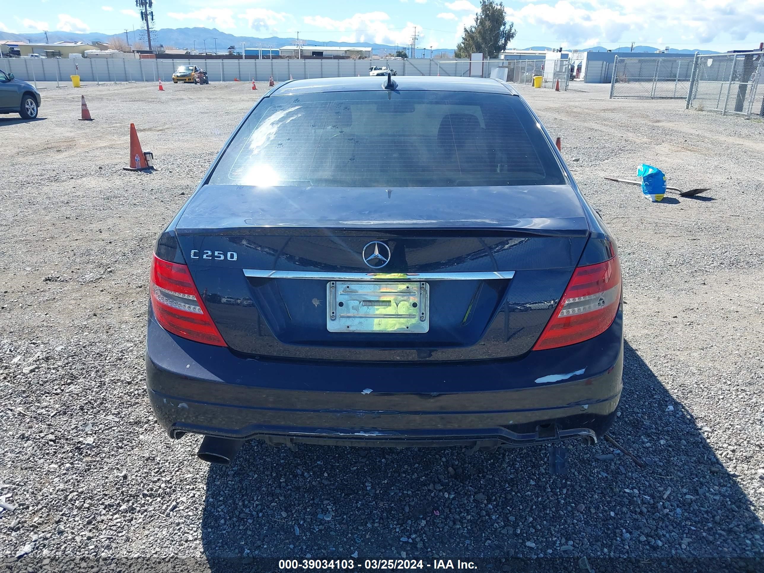 Photo 15 VIN: WDDGF4HB2DR268937 - MERCEDES-BENZ NULL 