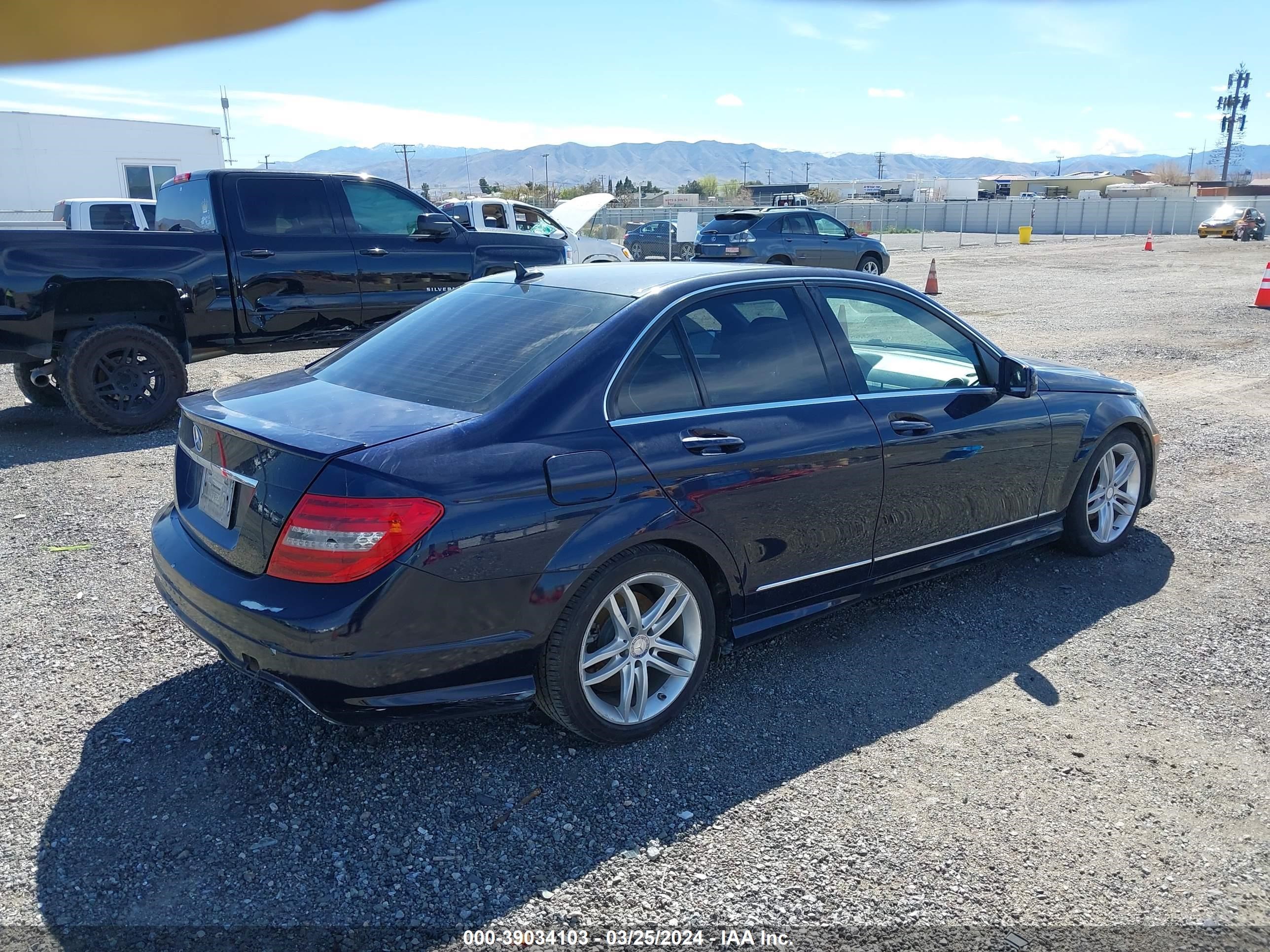 Photo 3 VIN: WDDGF4HB2DR268937 - MERCEDES-BENZ NULL 