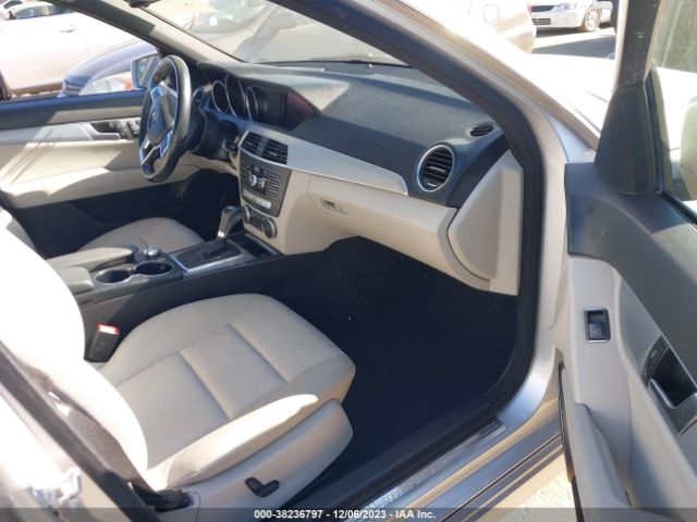 Photo 4 VIN: WDDGF4HB2DR288833 - MERCEDES-BENZ C 250 