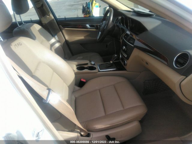 Photo 4 VIN: WDDGF4HB2ER316132 - MERCEDES-BENZ C-CLASS 