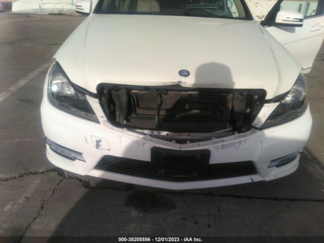 Photo 5 VIN: WDDGF4HB2ER316132 - MERCEDES-BENZ C-CLASS 