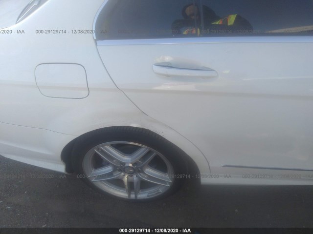 Photo 5 VIN: WDDGF4HB3CA636930 - MERCEDES-BENZ C-CLASS 