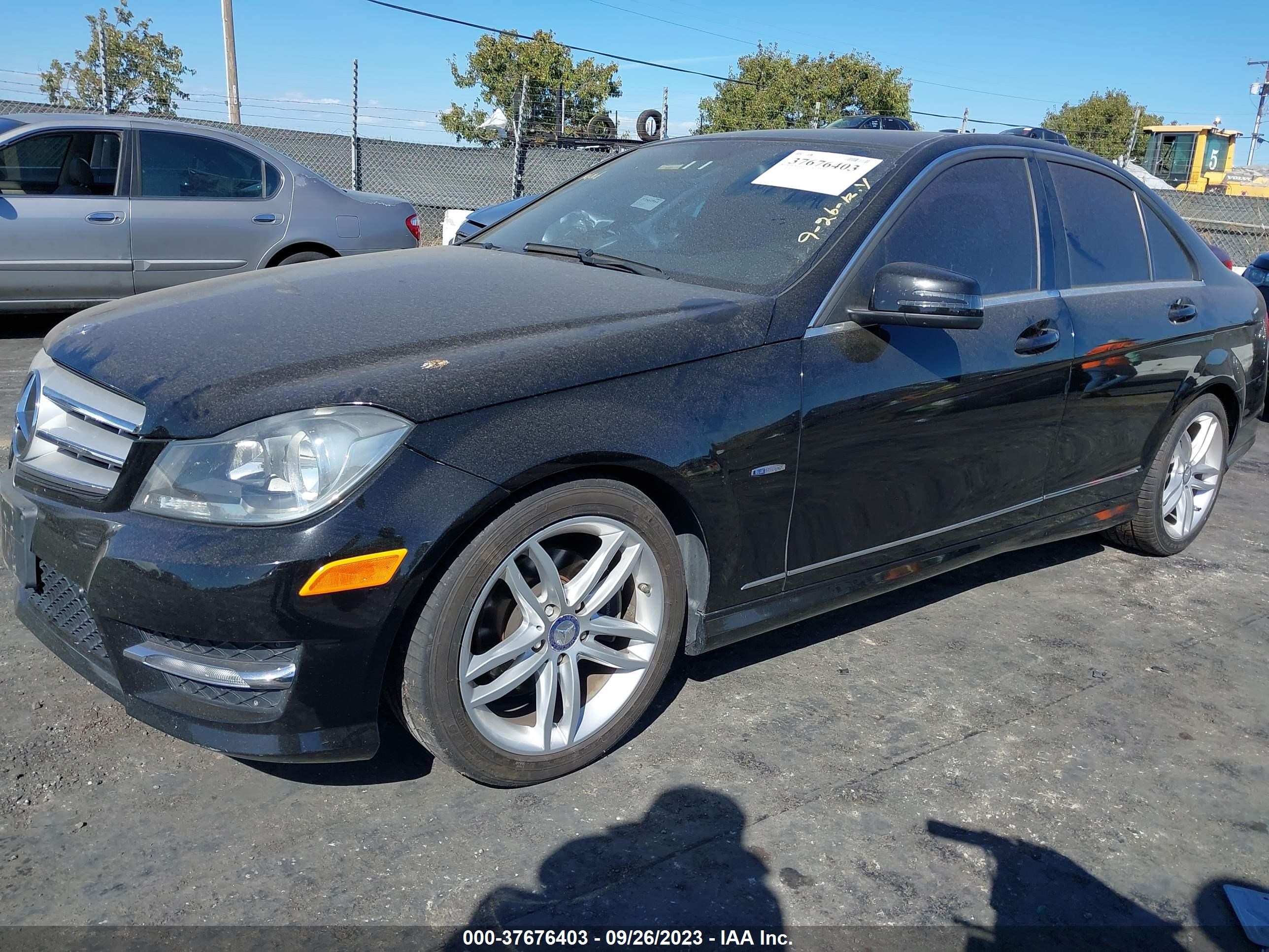 Photo 1 VIN: WDDGF4HB3CR207594 - MERCEDES-BENZ C-KLASSE 