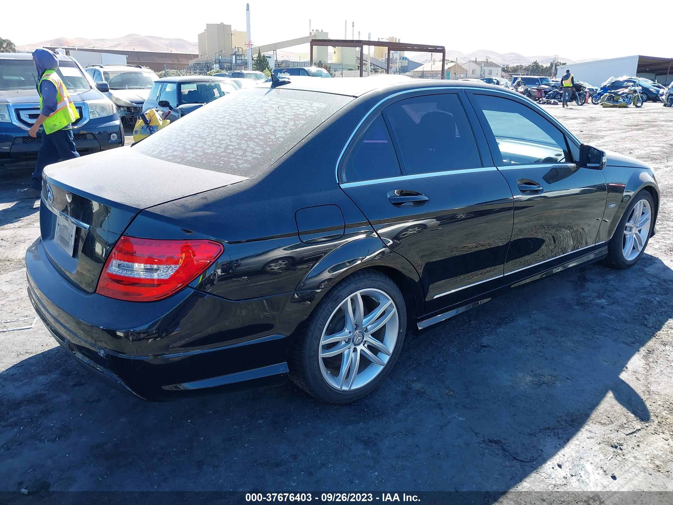 Photo 3 VIN: WDDGF4HB3CR207594 - MERCEDES-BENZ C-KLASSE 